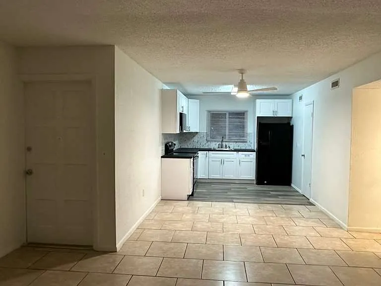 1000 Lake Of The Woods Blvd #H205 — Photo 4