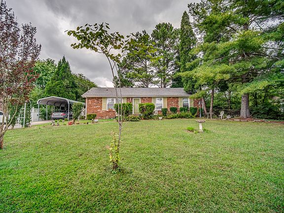 2nd image of 812 Bedford Dr