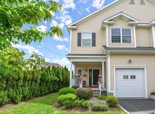 601 S Pine Creek Rd #601, Fairfield, CT 06824