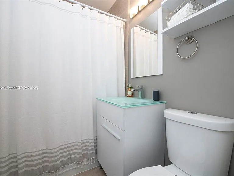 2190 NE 169th St #1 — Photo 23