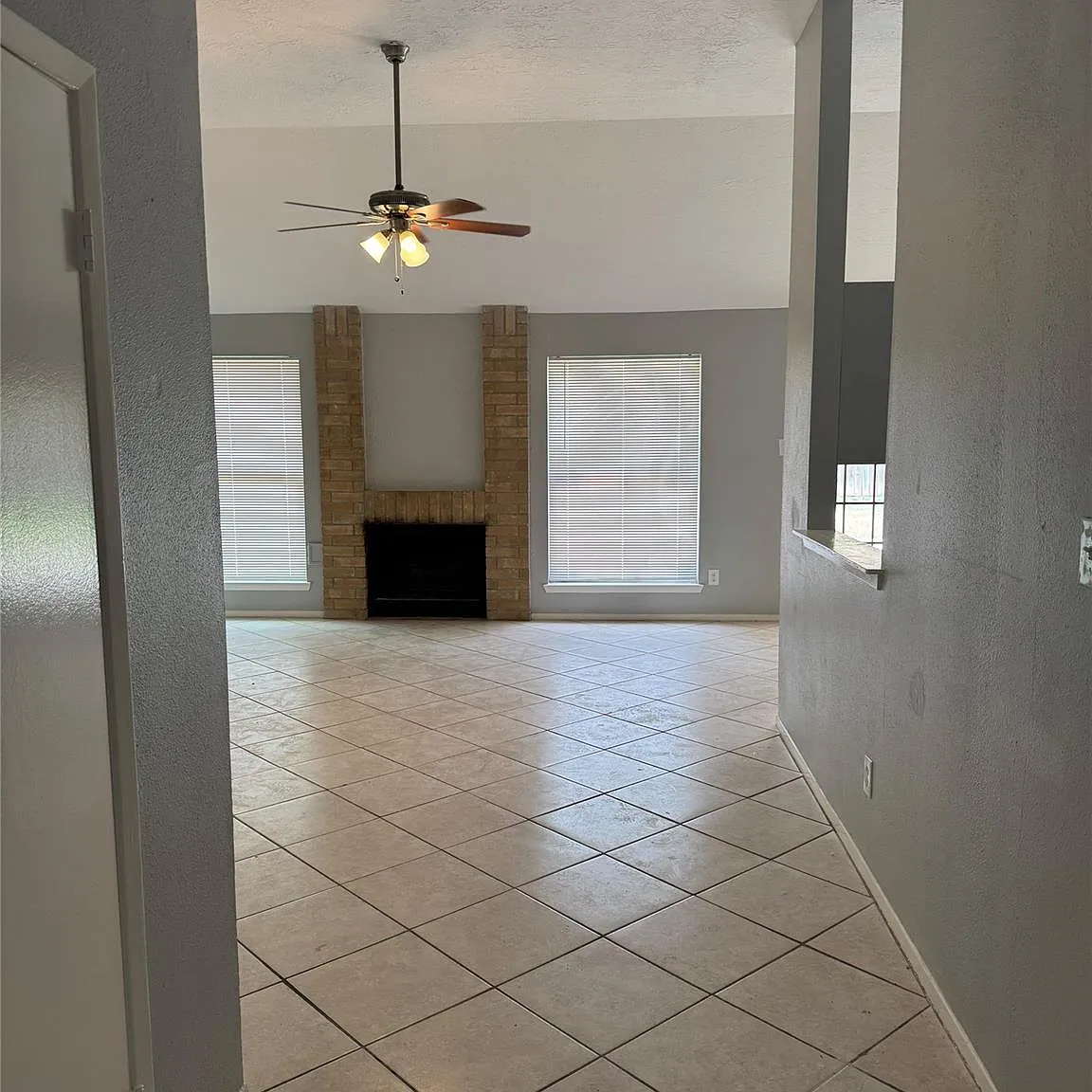 3 bed, 2.0 bath, 1774 sqft, $1,950 — Photo 3