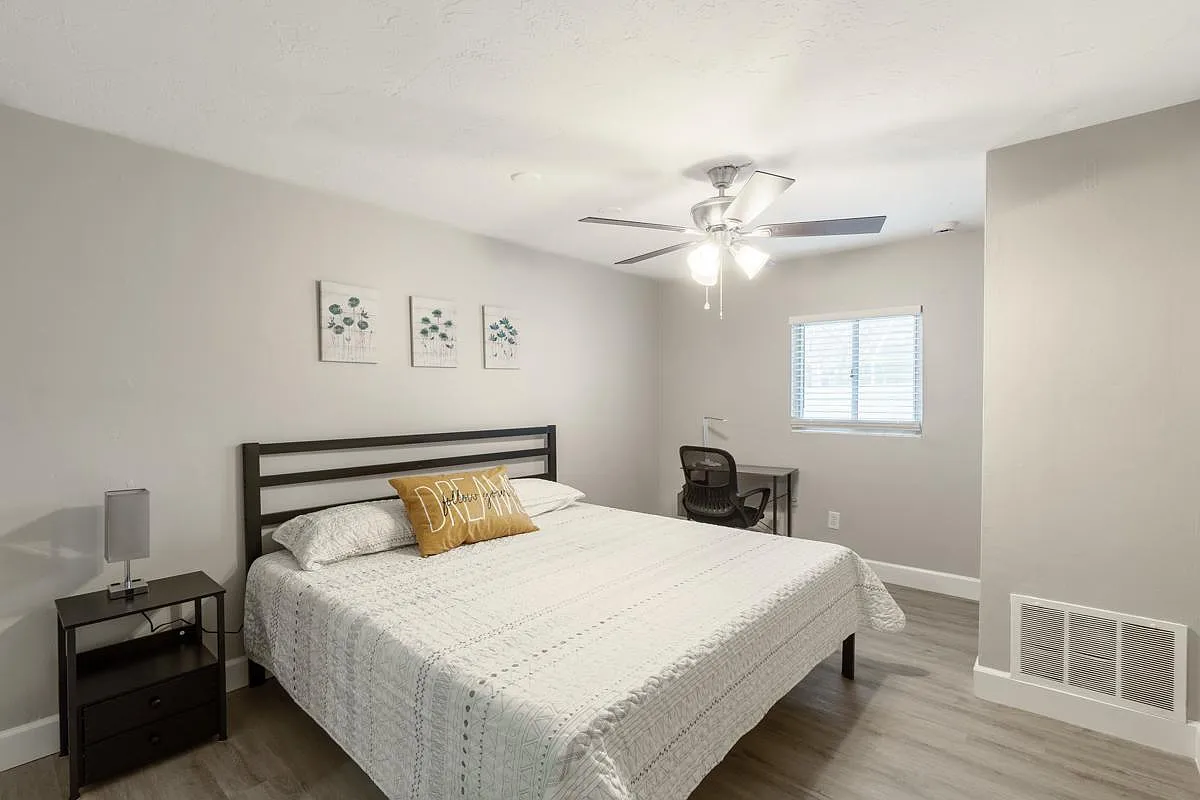 4 bed, 4.0 bath, 2494 sqft, $1,061 — Photo 1
