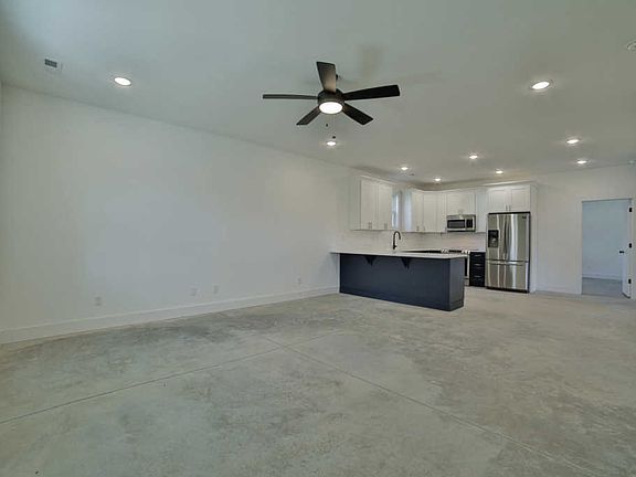 5th image of 217 Vreeland St