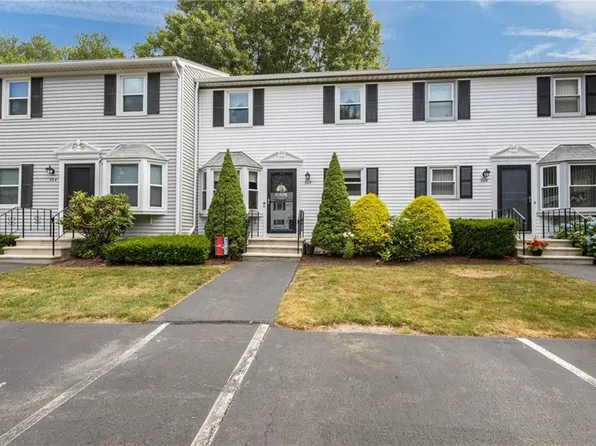 205 Woodhaven Ct, Cranston, RI 02920