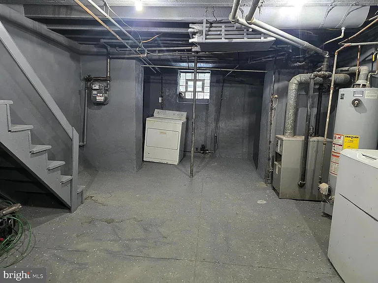 962 Carver St — Photo 12
