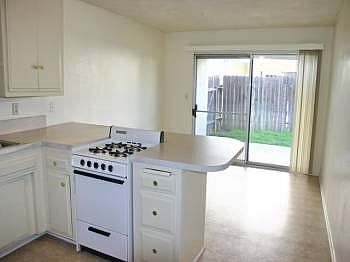 4th image of 845 N Vineyard Ave APT B