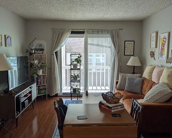 2120 Fairfax Ave #8 — Photo 2
