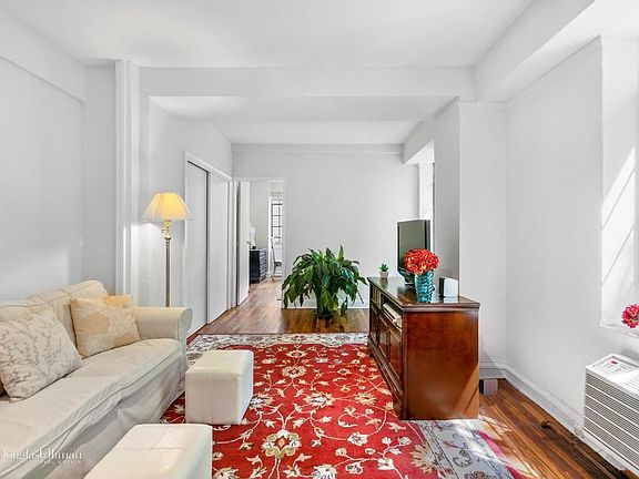 4th image of 320 E 42nd St APT 501