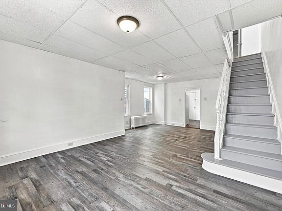 4th image of 121 Pine St