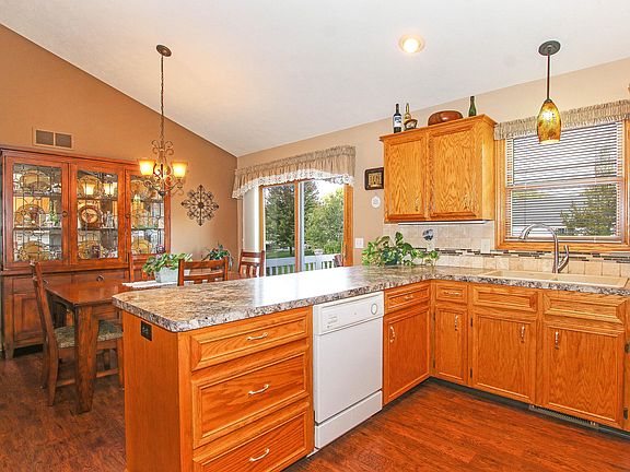 5th image of 3075 S Bluff Ct
