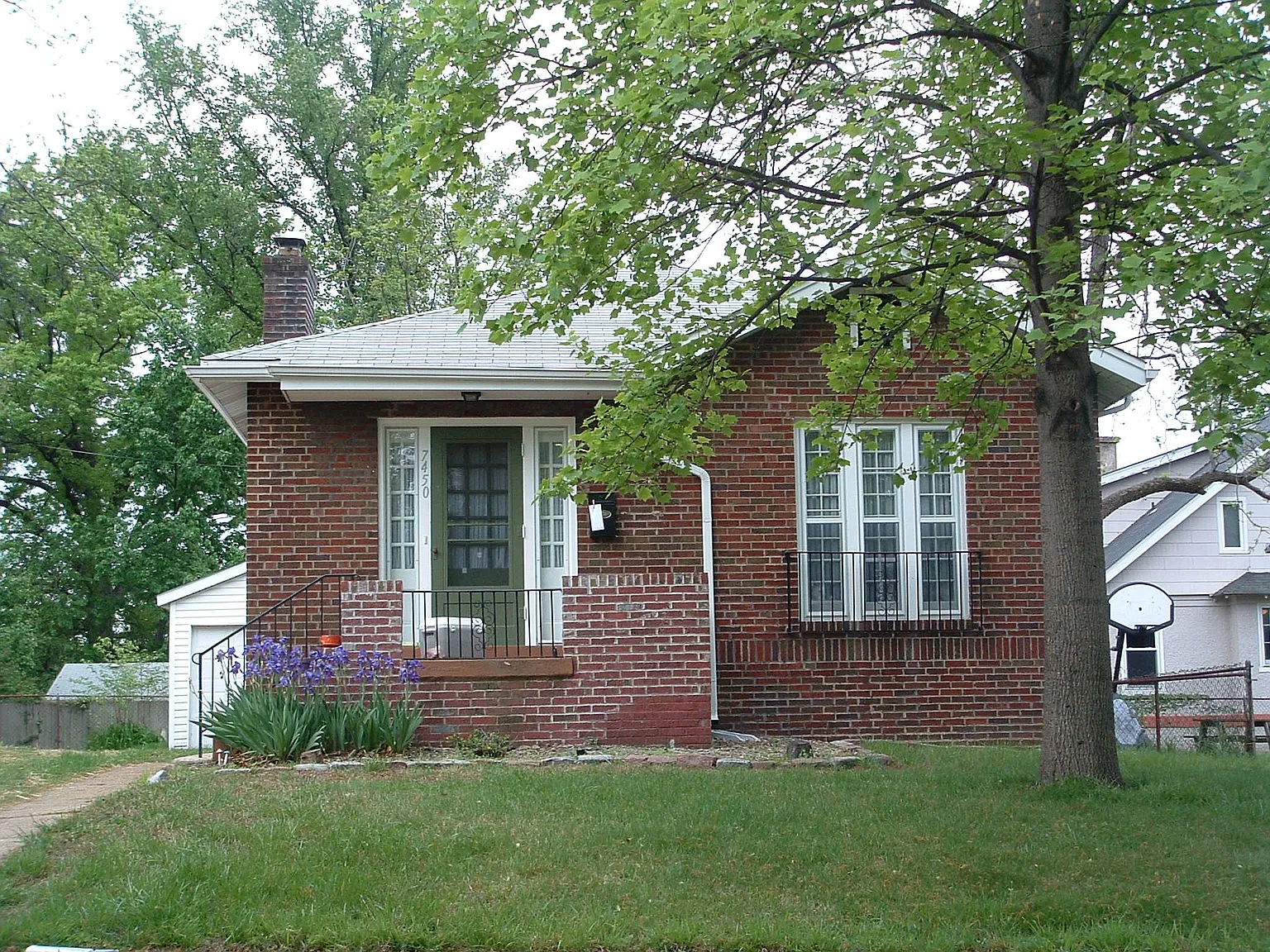 7450 Hiawatha Ave photo 1