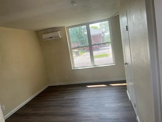 111 S Sycamore St #206 — Photo 4