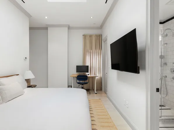 808 Lexington Avenue image 29 of 32