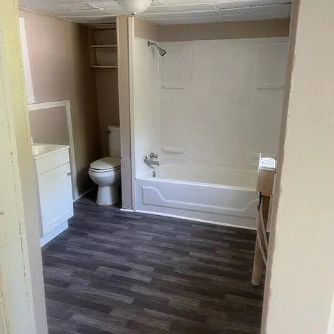 815 N B St — Photo 2