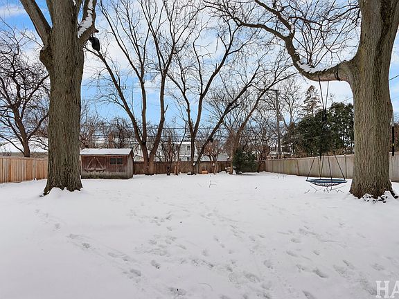 4th image of 2335 Maple Ave