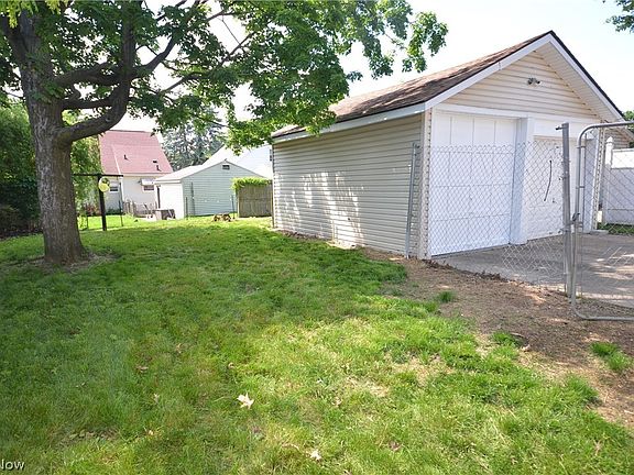 5th image of 438 Seaman Ave