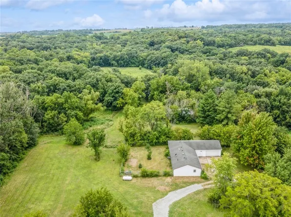 21540 Hayes St, Ackworth, IA 50001