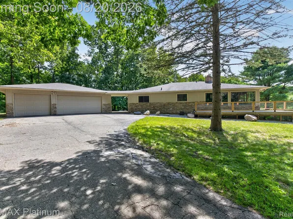 2456 Chilson Rd, Howell, MI 48843