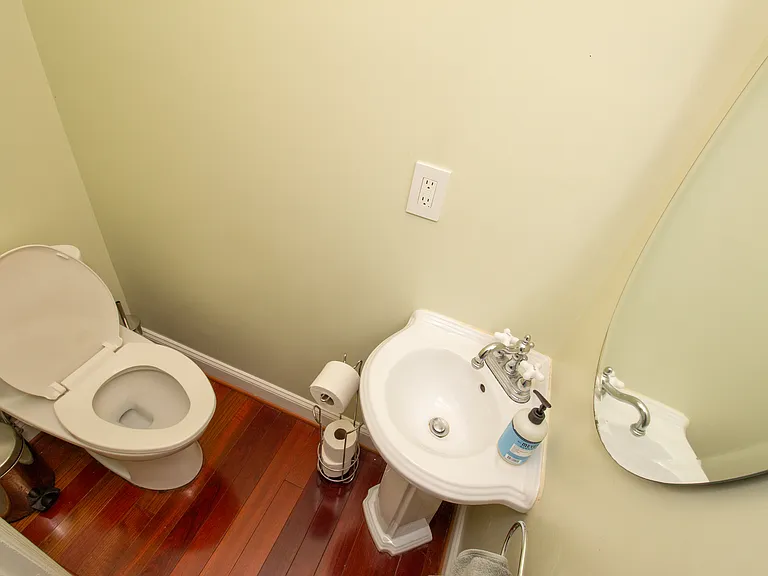 148 Adams St NW — Photo 6