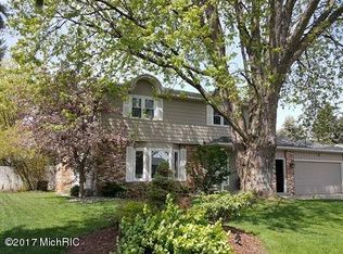 8229 Mellowwood Dr, Jenison, MI 49428