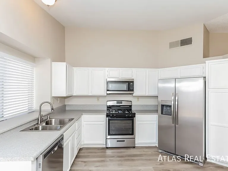5218 Coral Vine Way — Photo 8
