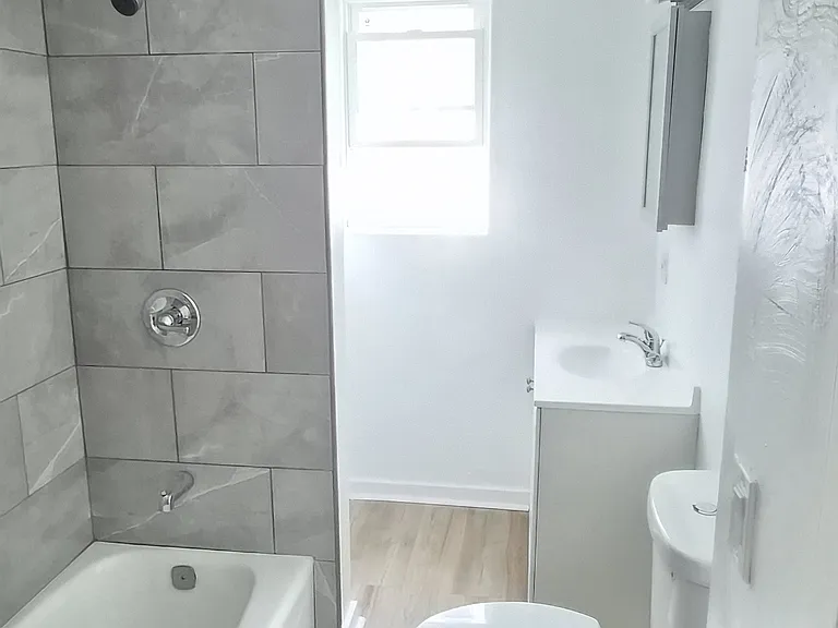 1025 Kenneth Ave #2 — Photo 7
