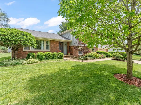 208 S Meadowhill Ln, Mahomet, IL 61853