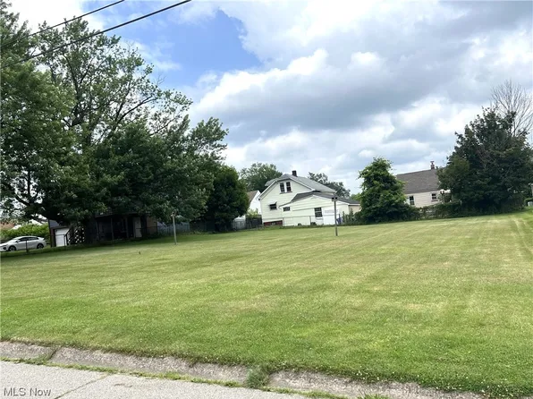 Cleveland Rd, Weirton, WV 26062