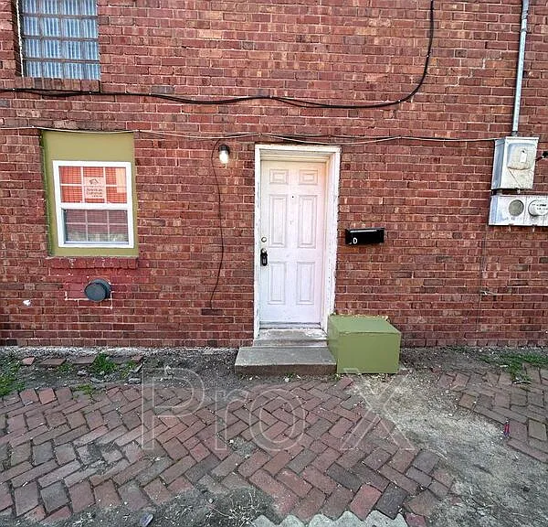 101 S Elm St — Photo 2