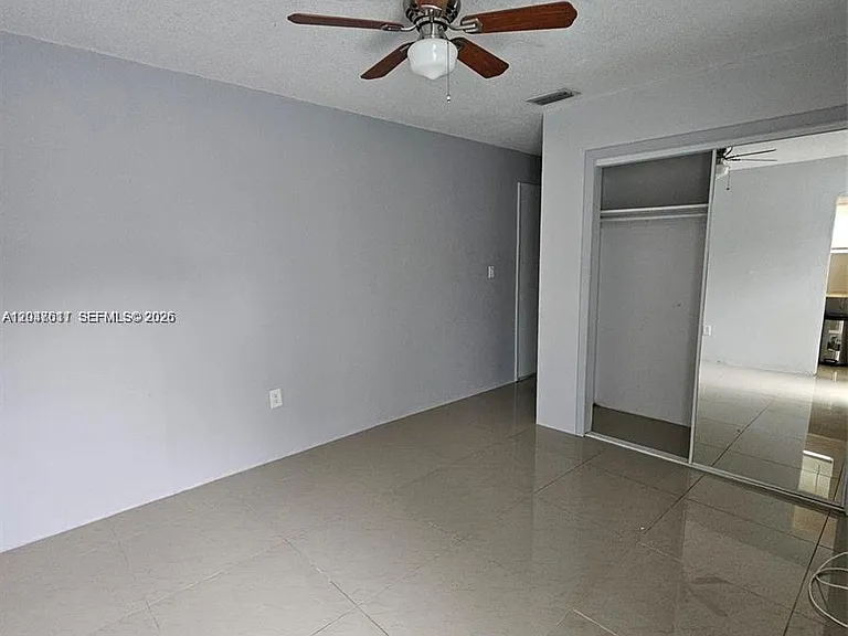 917 SW 16th St #2 — Photo 2