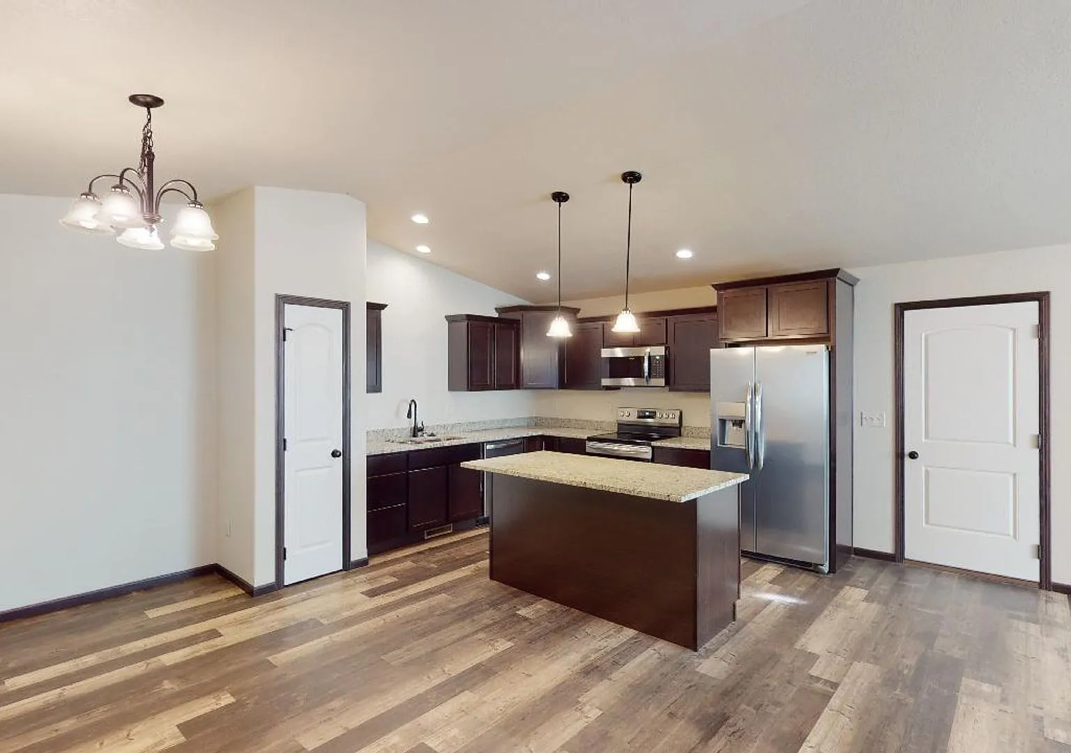 Stylish Living in a 3-Bed, 2-Bath Townhome with a 2-Car Garage — Photo 2