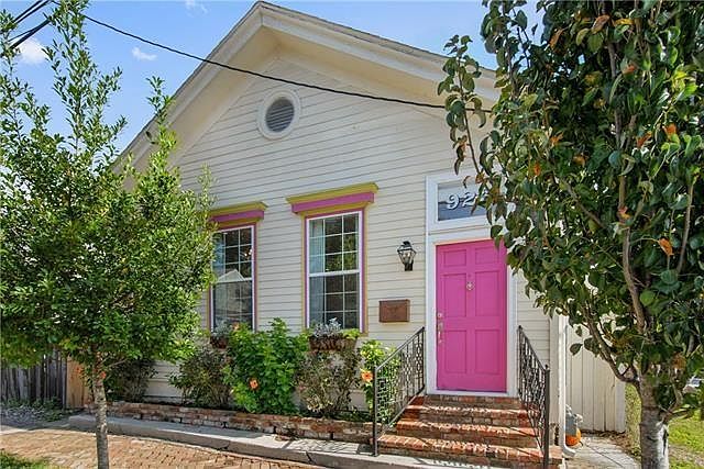 1st image of 923 Amelia St