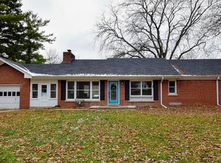 4883 S Brookdale Dr, Greenfield, WI 53228