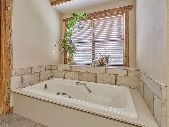 Large Master tub 