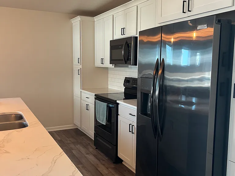 1220 Ronald Way — Photo 8