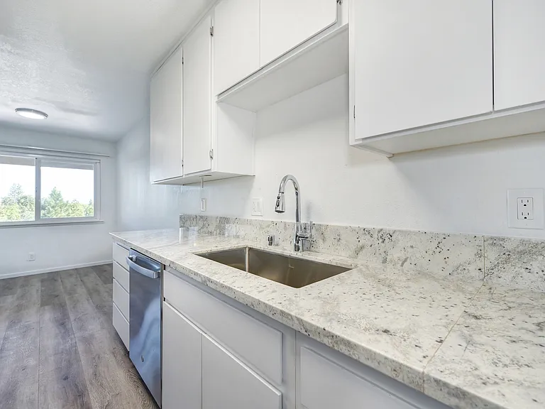 109 Lincoln Way #D — Photo 1