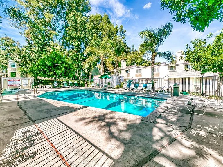 22135 Burbank Blvd #4 — Photo 41