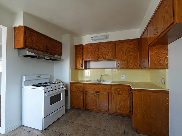201 Grandview Dr #205-1/2 — Photo 7