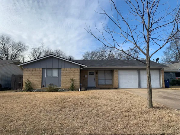 320 Jasmine Ct, Burleson, TX 76028