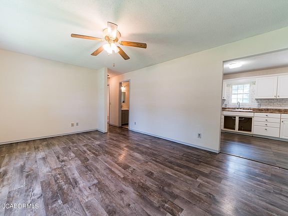 4th image of 336 Elmwood Cir