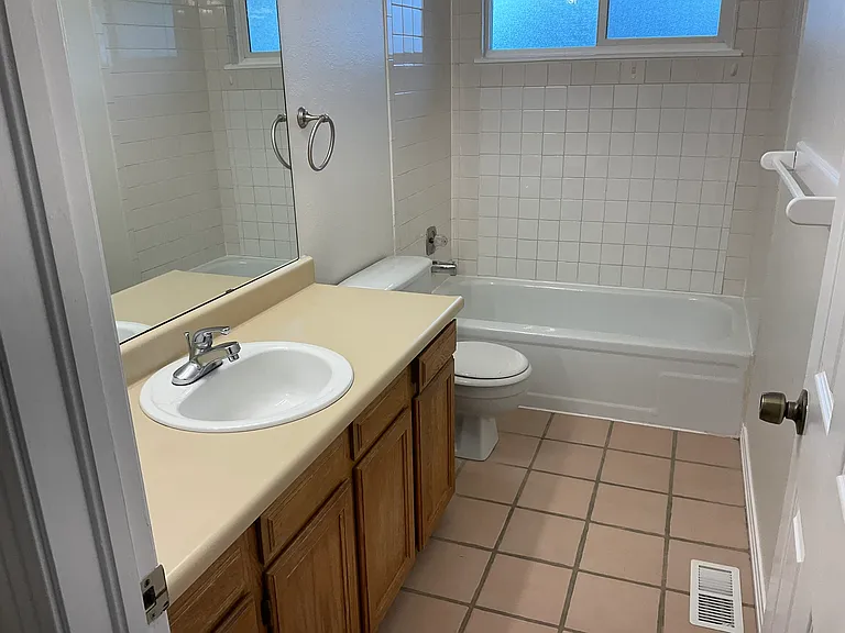 18927 E Mercer Dr — Photo 11