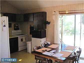 5th image of 5 Hill Ln