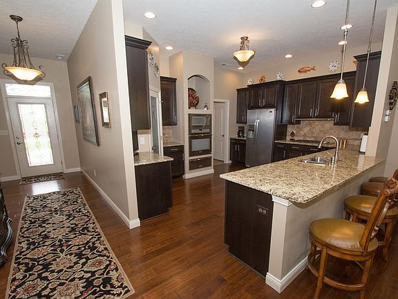 4th image of 3652 Farnsworth Dr