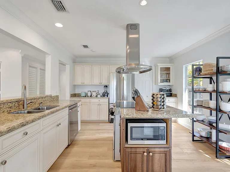 11839 Pebblewood Dr — Photo 25