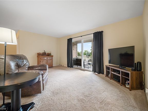 5th image of 2225 Glouchester Dr