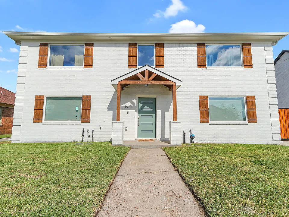 2615 Rosewood St