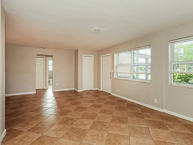 1887 Sunset Pl — Photo 4