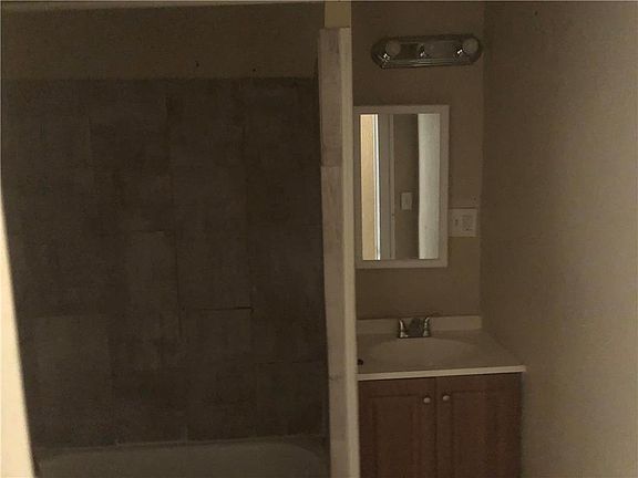 5th image of 1121 N Lynn St