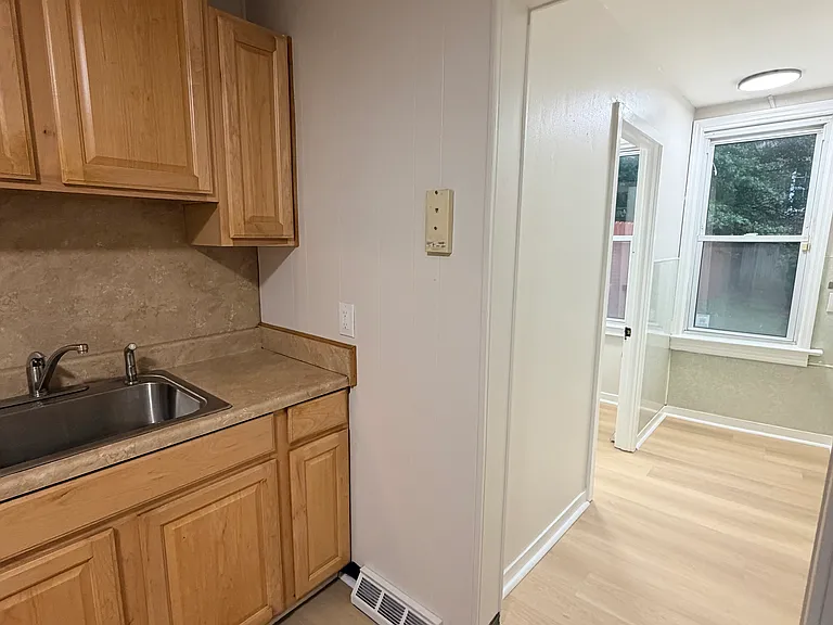 337 Woodland St — Photo 16