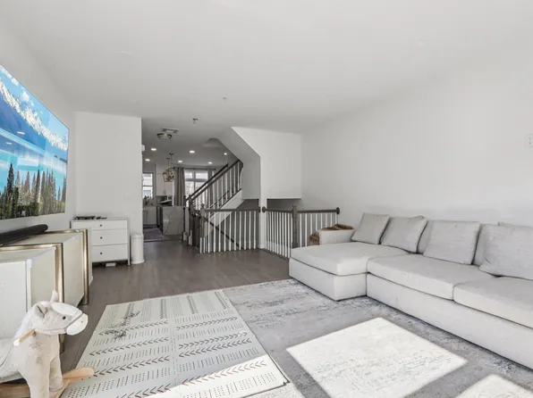 458 Buffalo Ct APT 458, West New York, NJ 07093